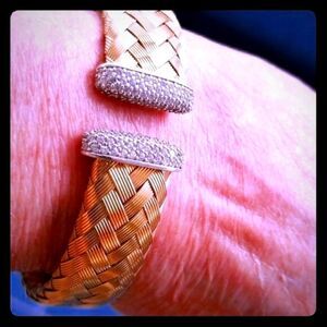 GORGEOUS!!!  GOLD TONE AND CRYSTALS BRACELET!!! ITALIAN MADE!!!